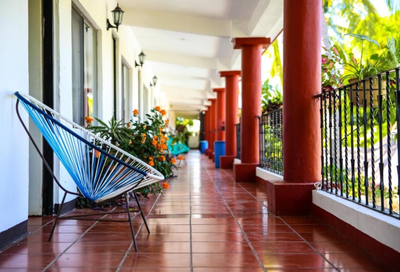 פוארטו אסקונדידו Hotel Albatros מראה חיצוני תמונה