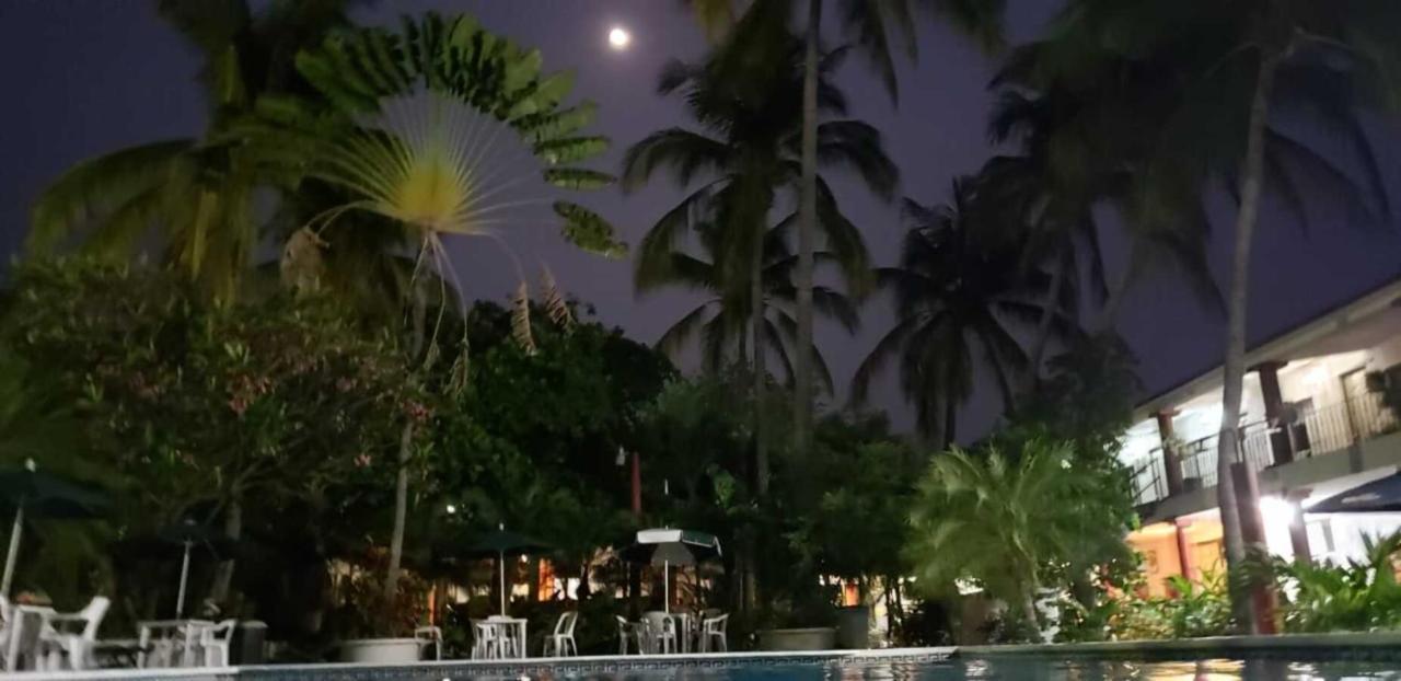 פוארטו אסקונדידו Hotel Albatros מראה חיצוני תמונה